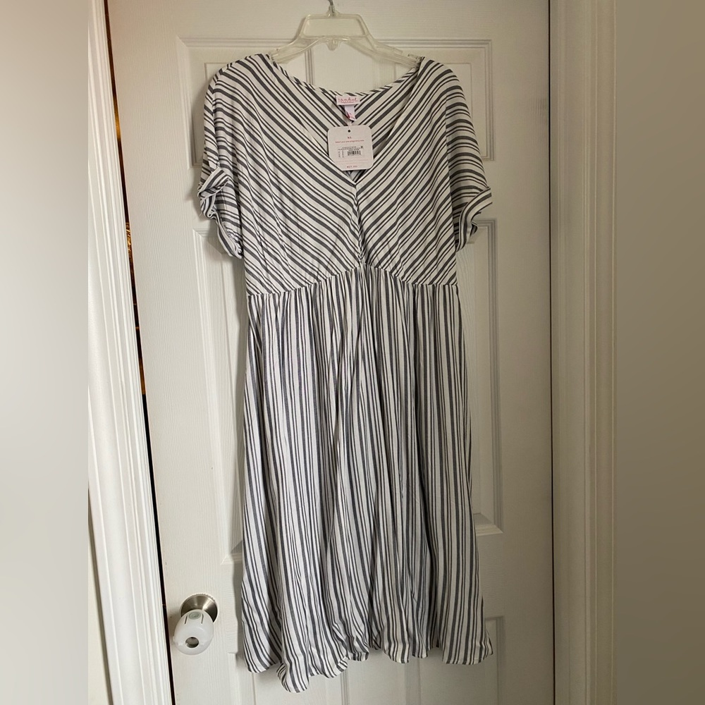 Ingrid & Isabel gray and white stripe maternity dress